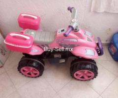 Vendo, remato cuatrimoto electrica para niña