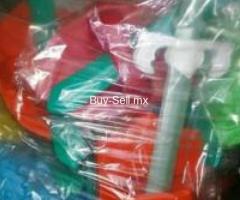 LOTE DE 25 ESPADAS CON ESCUDOS DE PLASTICO INFLADO SIN PINTURA