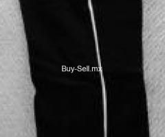 Pants color negro talla 4/5 nuevo