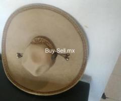 DOS FINOS SOMBREROS DE CHARRO