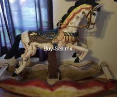 Hermoso caballo de madera