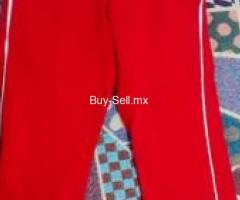 Pantalon rojo deportivo talla 6